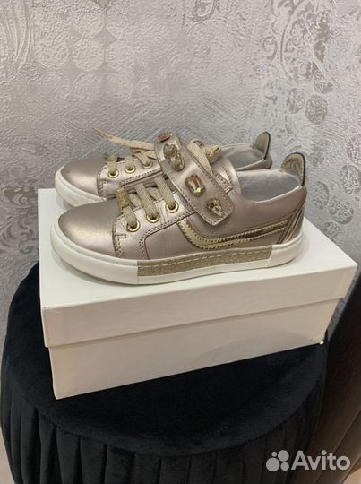 Кроссовки для девочки