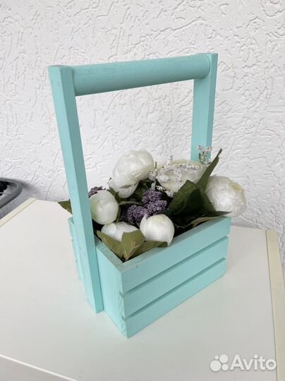 Ящик с цветами для декора