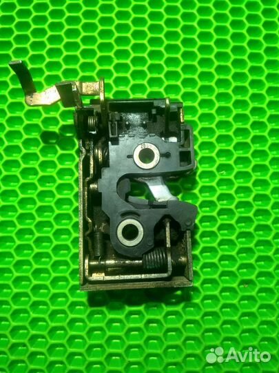 Замок передней правой двери Passat b3