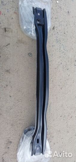 VW Tiguan 17 Усилитель бампера заднего