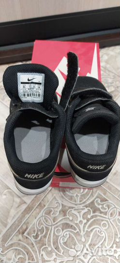 Кроссовки Nike, р.25