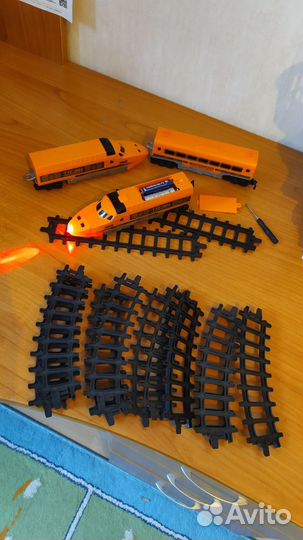 Поезд с дорогой