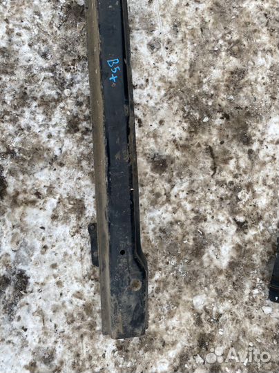 Задний усилитель бампера Volkswagen Passat B5