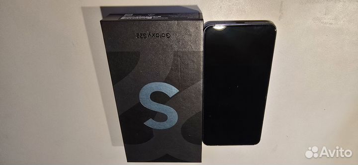 Samsung Galaxy S22, 8/128 ГБ