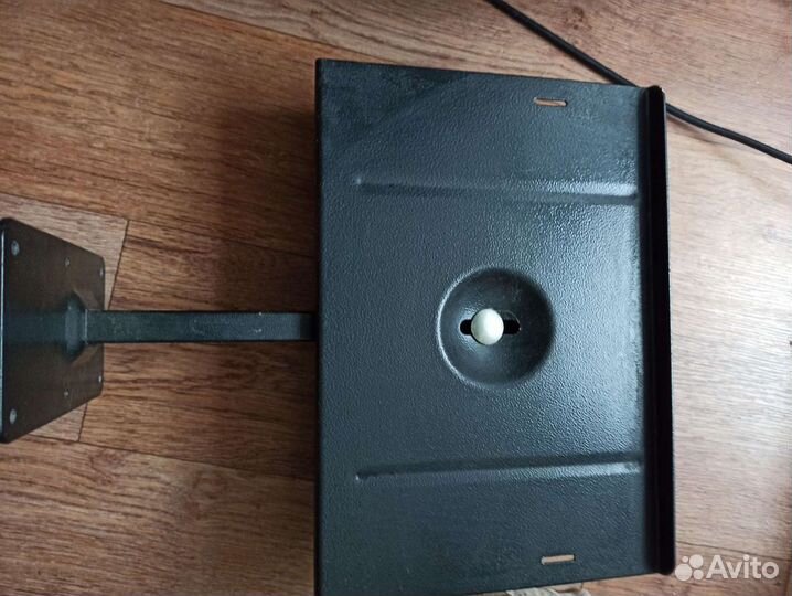 Настенная подставка для телевизора