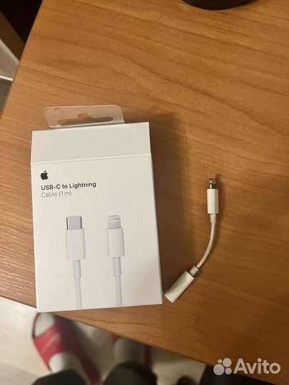 Переходник на iPhone lightning на aux (3.5 jack)