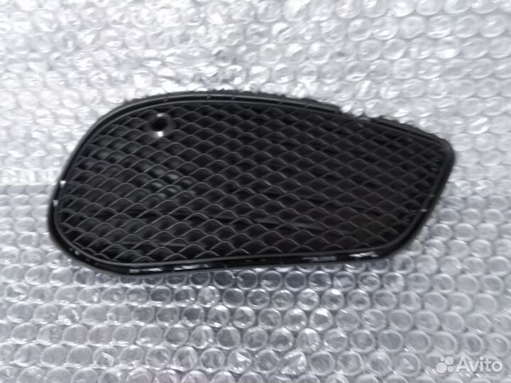 Решетка бампера правая Mercedes w205 AMG новая
