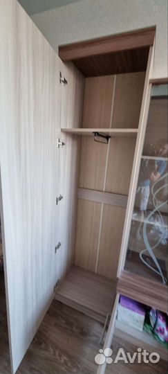 Стенка в комнату