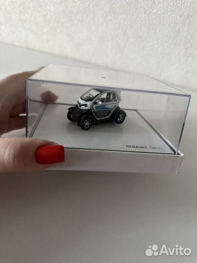 Коллекционные машинки Renault Twizy