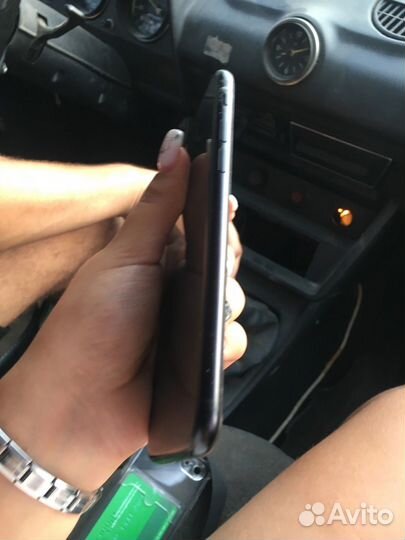 Телефон iPhone se 2020