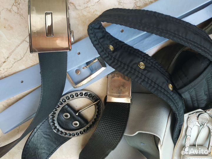 Пакет женских ремней. куча