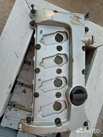 Клапанная крышка Ауди А4 8Е ALT 2.0 Бензин