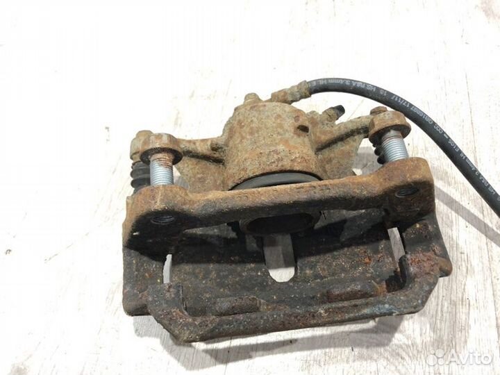 Суппорт тормозной передний правый Skoda Octavia A7