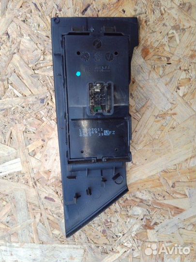 Блок управления стеклоподъемниками Opel Astra J