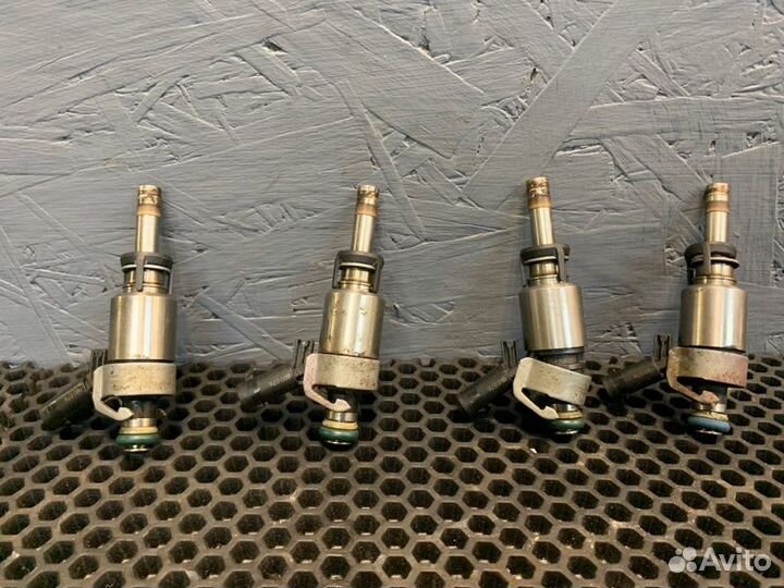 Форсунка топливная Audi 2.0 tfsi