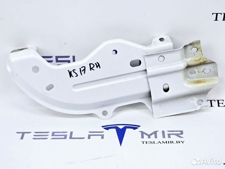 Кронштейн крыла правый Tesla Model 3 2023