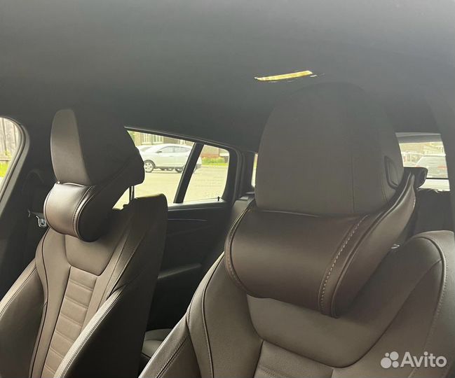 Автомобильная подушка для шеи темно-коричневая