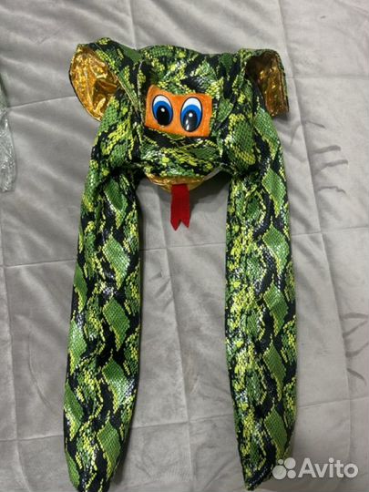 Новогодняя шапка змея