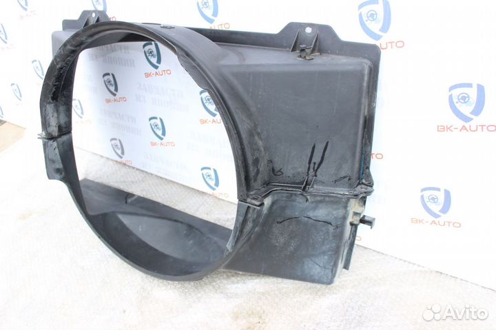 Кожух вентилятора Cadillac Escalade 2 GMT800 2004г