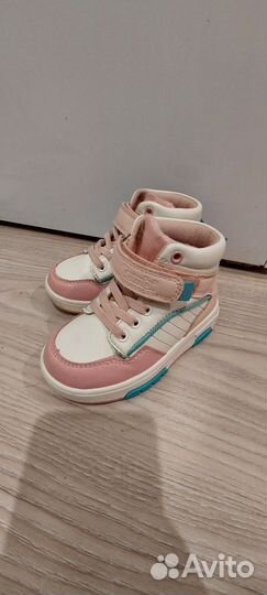 Кроссовки детские 23