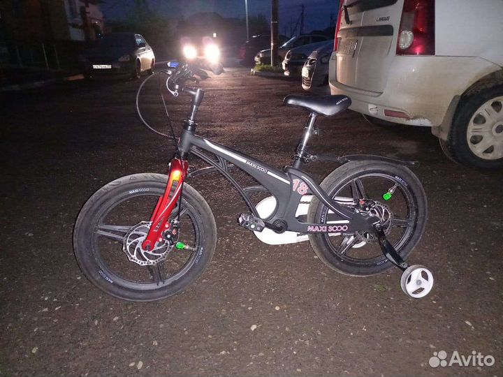 Детский велосипед на литых дисках Maxiscoo Cosmic