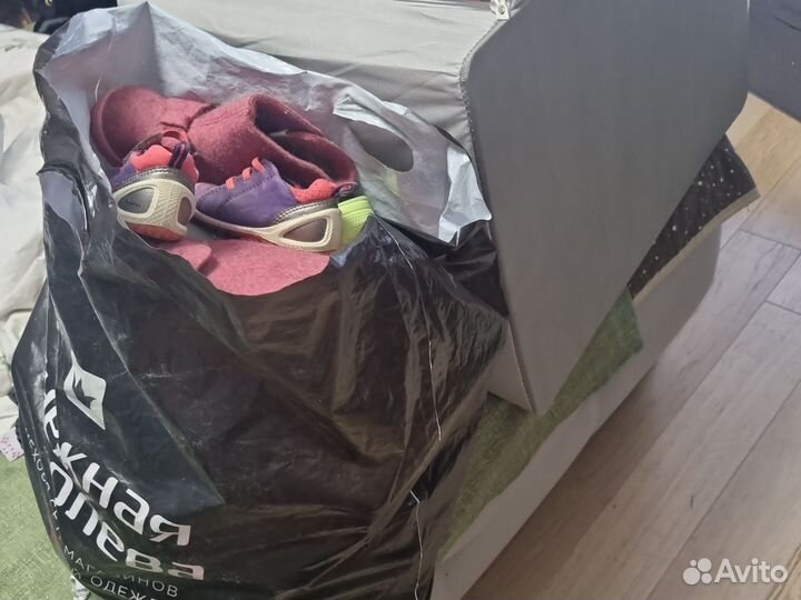 Ыирменная обувь для девочки пакетом