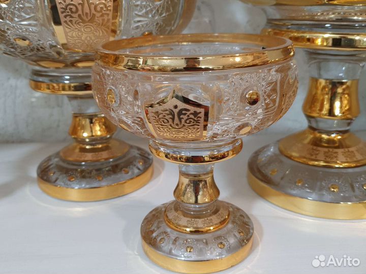 Хрустальная конфетница на ножке