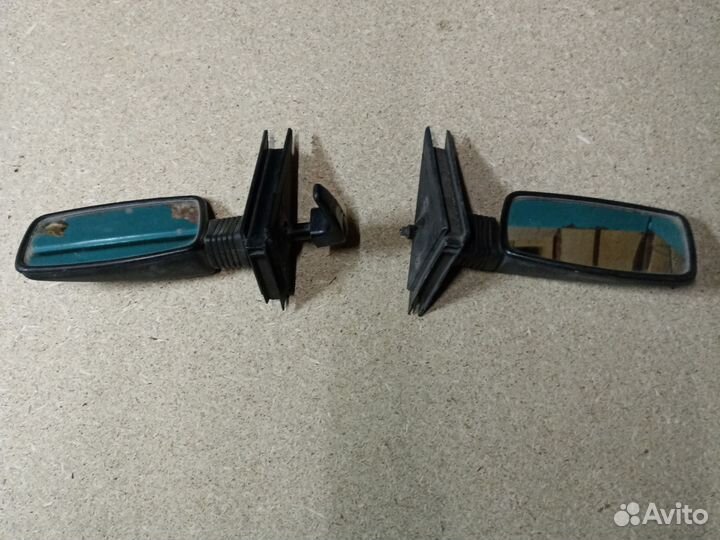 Боковое зеркало