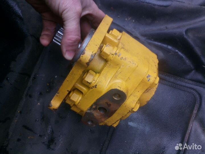 Насос Komatsu