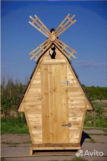 Уличный туалет деревянный KEY674