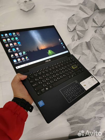 Ноутбук Asus 4gb/128gb