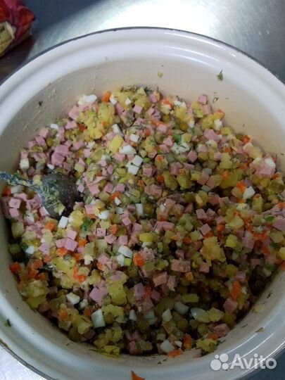 Блинчики, пирожки и салаты