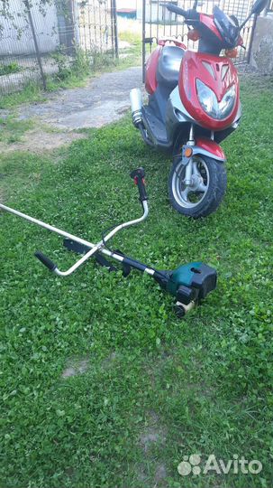 Покос травы триммером