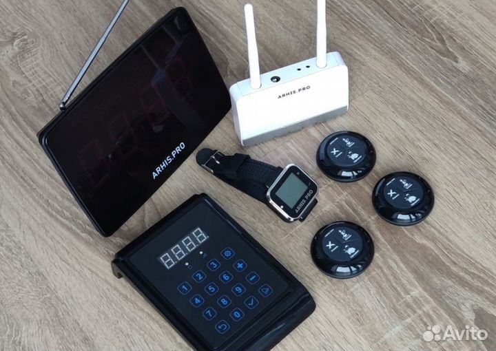 Кнопка вызова персонала с приемником часы