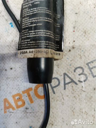 Замок ремня безопасности передний левый Ford