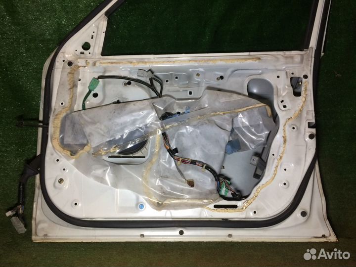 Дверь передняя правая Honda CR-V RD5 Белая вздут г