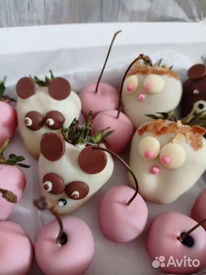 Коробочки клубники в шоколаде