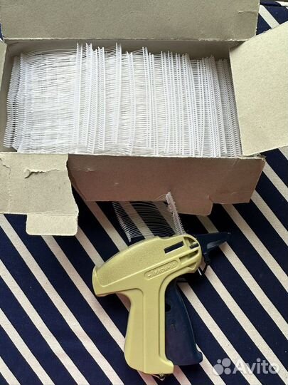 Биркодержатели и пистолет