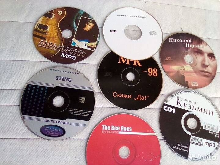 Музыка на каccетах и диcках