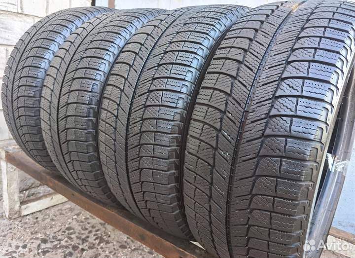 Michelin X-Ice XI3 235/45 R17 97H