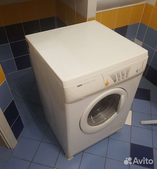 Стиральная машина на запчасти zanussi