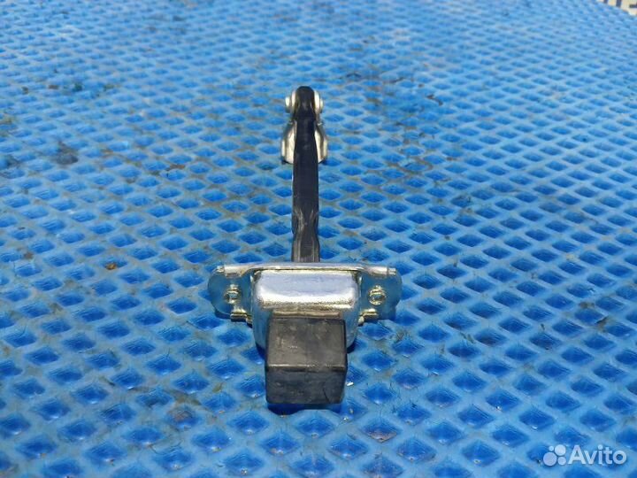 Ограничитель двери Mitsubishi L200 пикап 4D56 2010