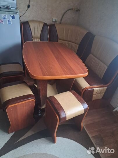 Кухонный уголок со столом и стульями бу