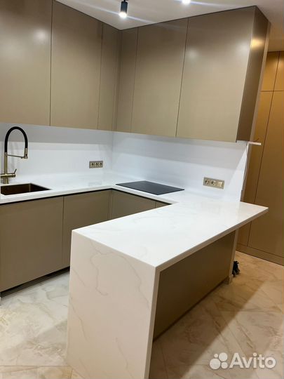 Столешницы из камня (кварц, акрил) на кухню / ванную