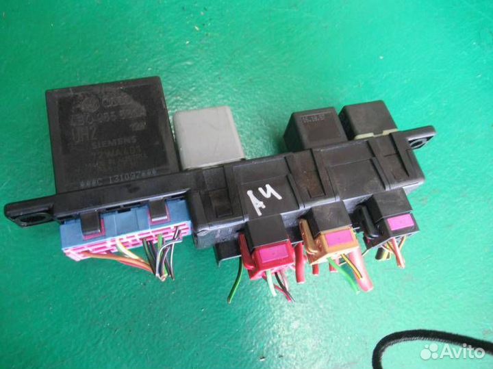 Блок предохранителей Audi A4 B5 1996 8L0941822A