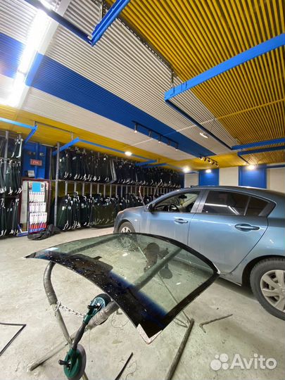 Лобовое стекло Мазда 3