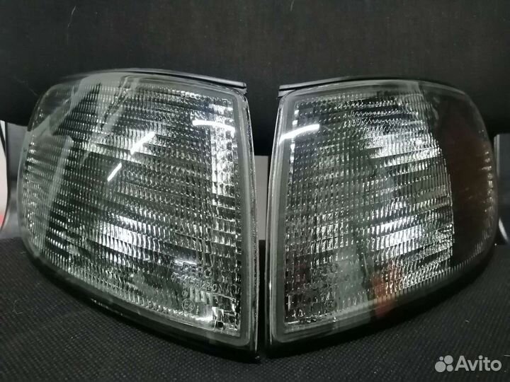 Передние поворотники тонер Black на Audi A6 C4 /S6