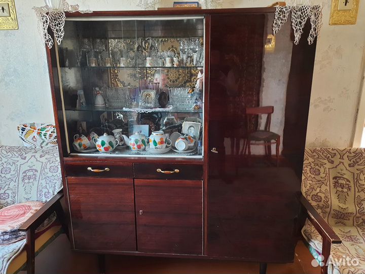 Шкаф сервант