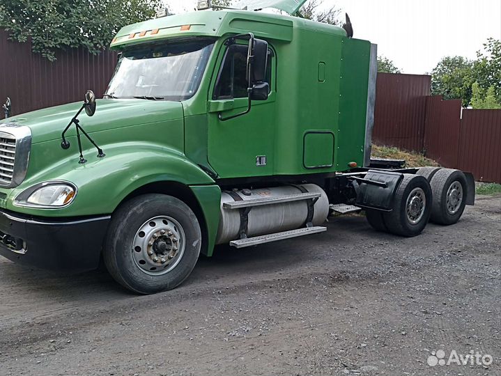 Freightliner Columbia, 2004