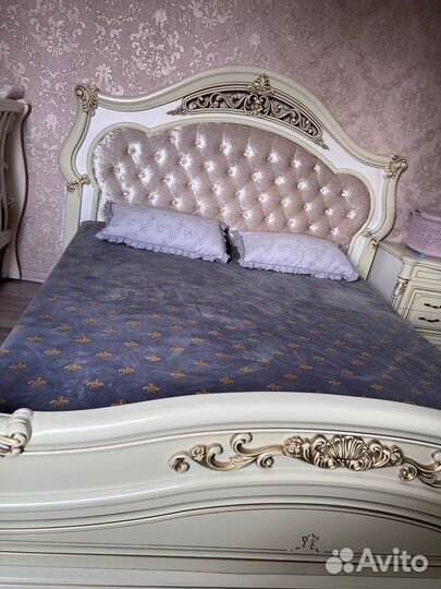 Спальный гарнитур